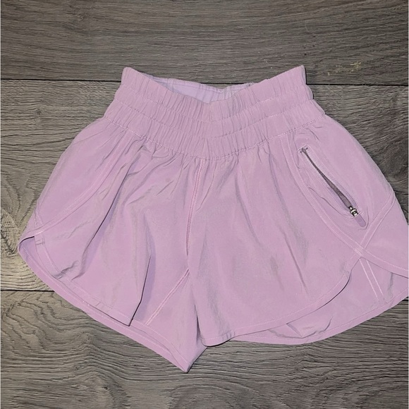 Lululemon Tracker Short SIZE 2 with a 4" inseam
Violetta - Picture 6 of 12